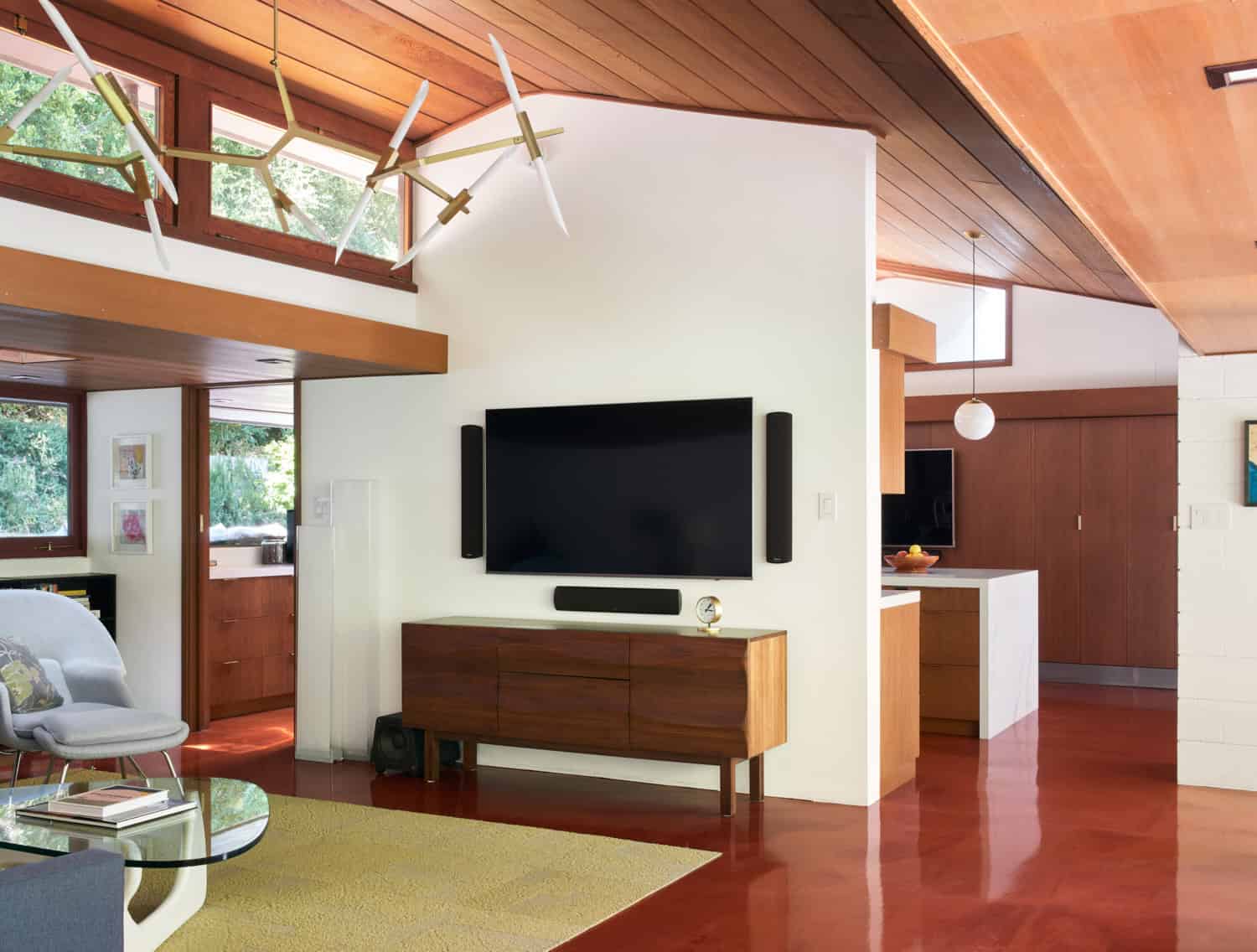 Olof Dahlstrand Mid-Century Remodel – Media Wall TV Console by Klopf Architecture Olof Dahlstrand Mid-Century Remodel media wall with TV and walnut console by Klopf Architecture, Orinda, California, USA