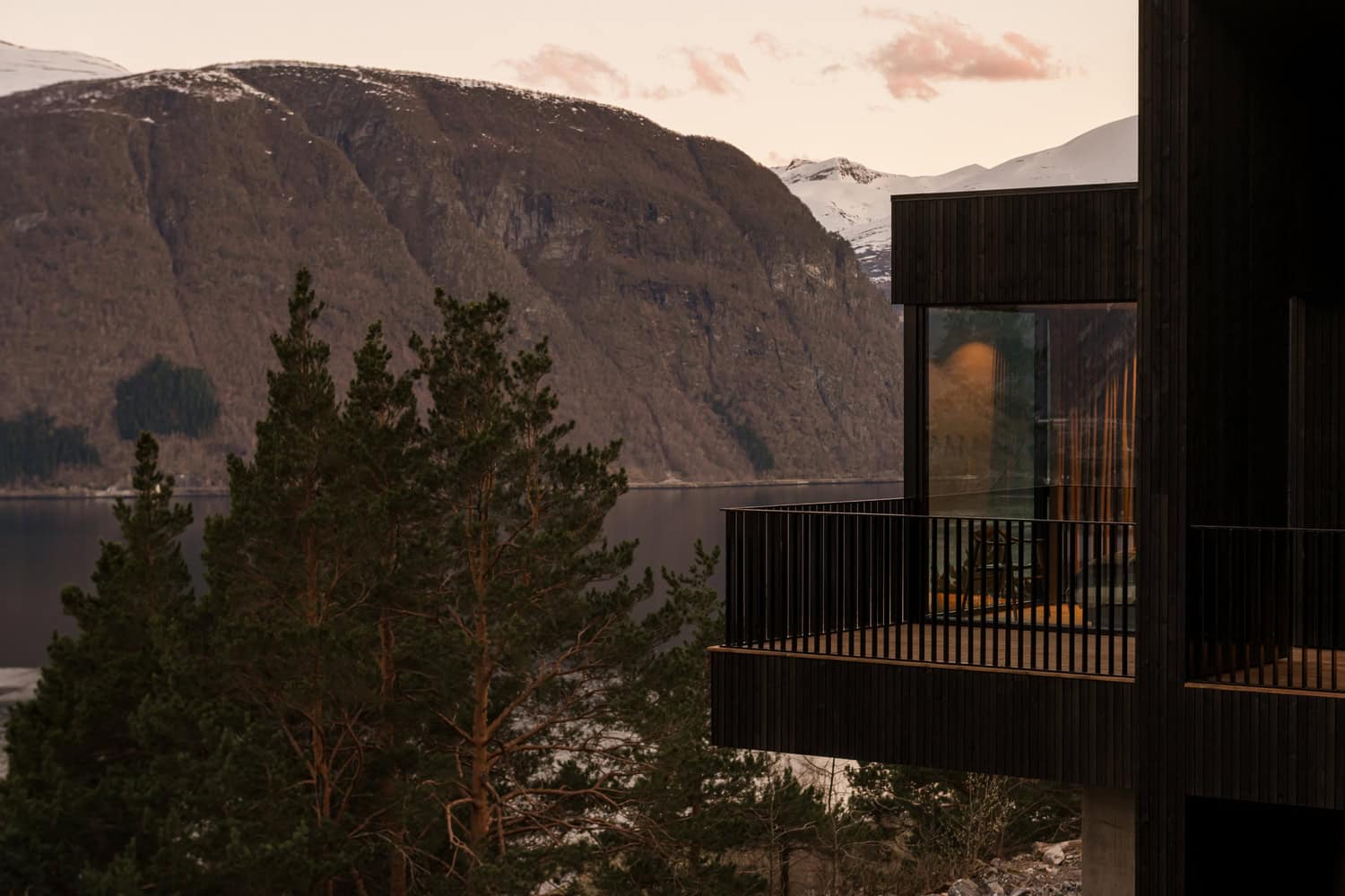 18-07 Holiday Home Corner Terrace Fjord by OFFICE INAINN 18-07 Holiday Home by OFFICE INAINN, corner terrace with fjord view in coastal Norway