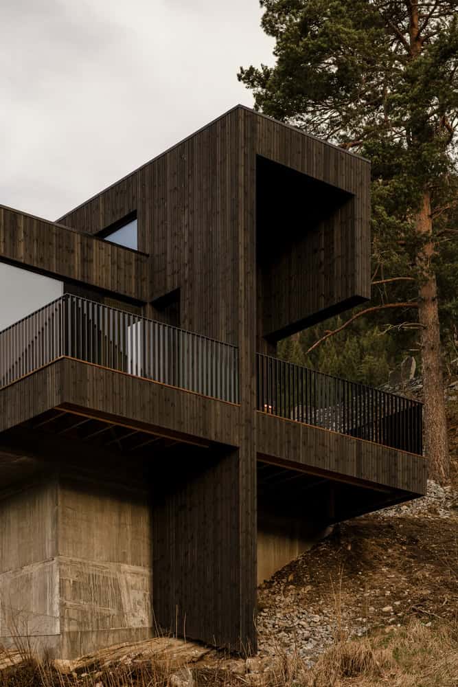 18-07 Holiday Home Structural Detail by OFFICE INAINN 18-07 Holiday Home by OFFICE INAINN, dark timber facade and structural frame in coastal Norway