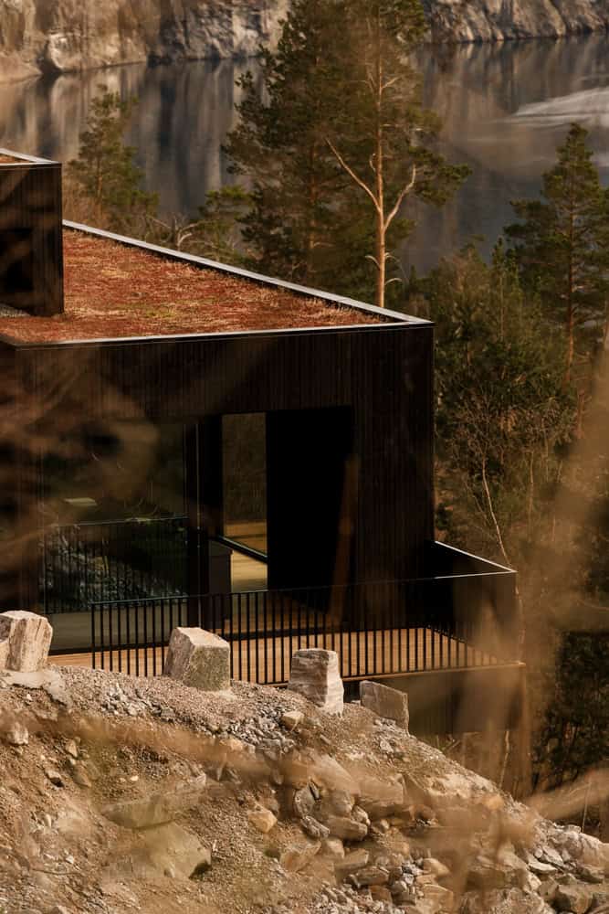 18-07 Holiday Home Terrace on Slope by OFFICE INAINN 18-07 Holiday Home by OFFICE INAINN, elevated terrace over steep Norwegian slope