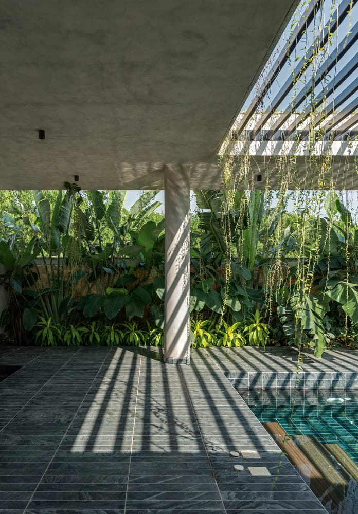 Antriya House Pool Pergola Light & Shadows by 23 Degrees Design Shift Antriya House by 23 Degrees Design Shift — pergola light and shadows by the pool, Hyderabad, India