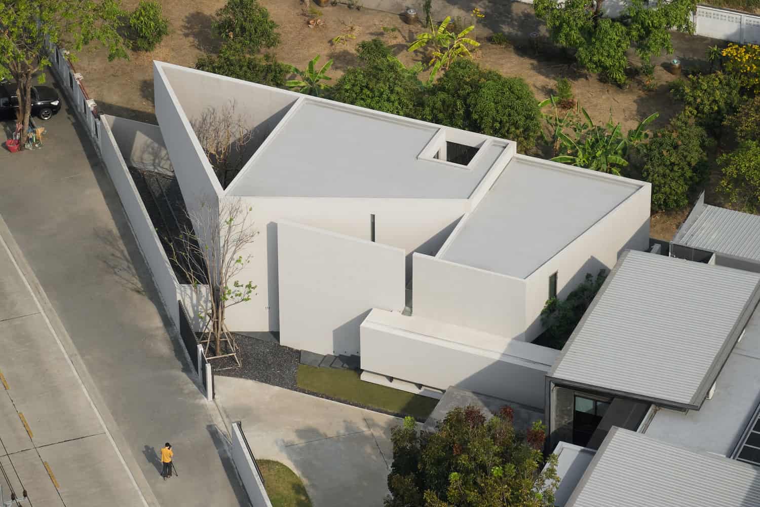 Casa T Aerial Roof by SSAA Casa T by SSAA, aerial view of sculpted roof geometry in Bangkok, Thailand