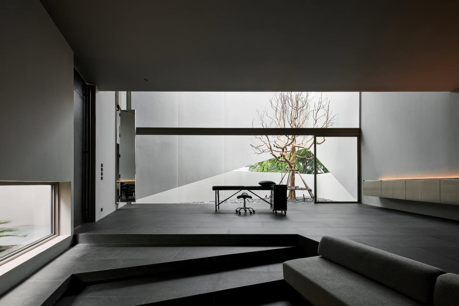 Casa T Living Courtyard View by SSAA Casa T by SSAA, sunken living space with courtyard view in Bangkok, Thailand