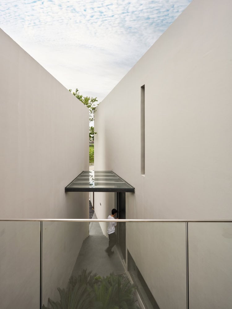 Casa T Passage Entry Courtyard by SSAA Casa T by SSAA, passage entry courtyard in Bangkok, Thailand