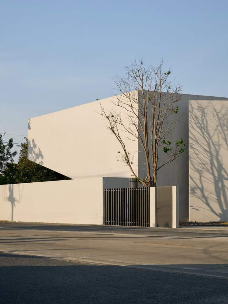 Casa T Street Front Gate by SSAA Casa T by SSAA, street-facing entrance wall and gate in Bangkok, Thailand