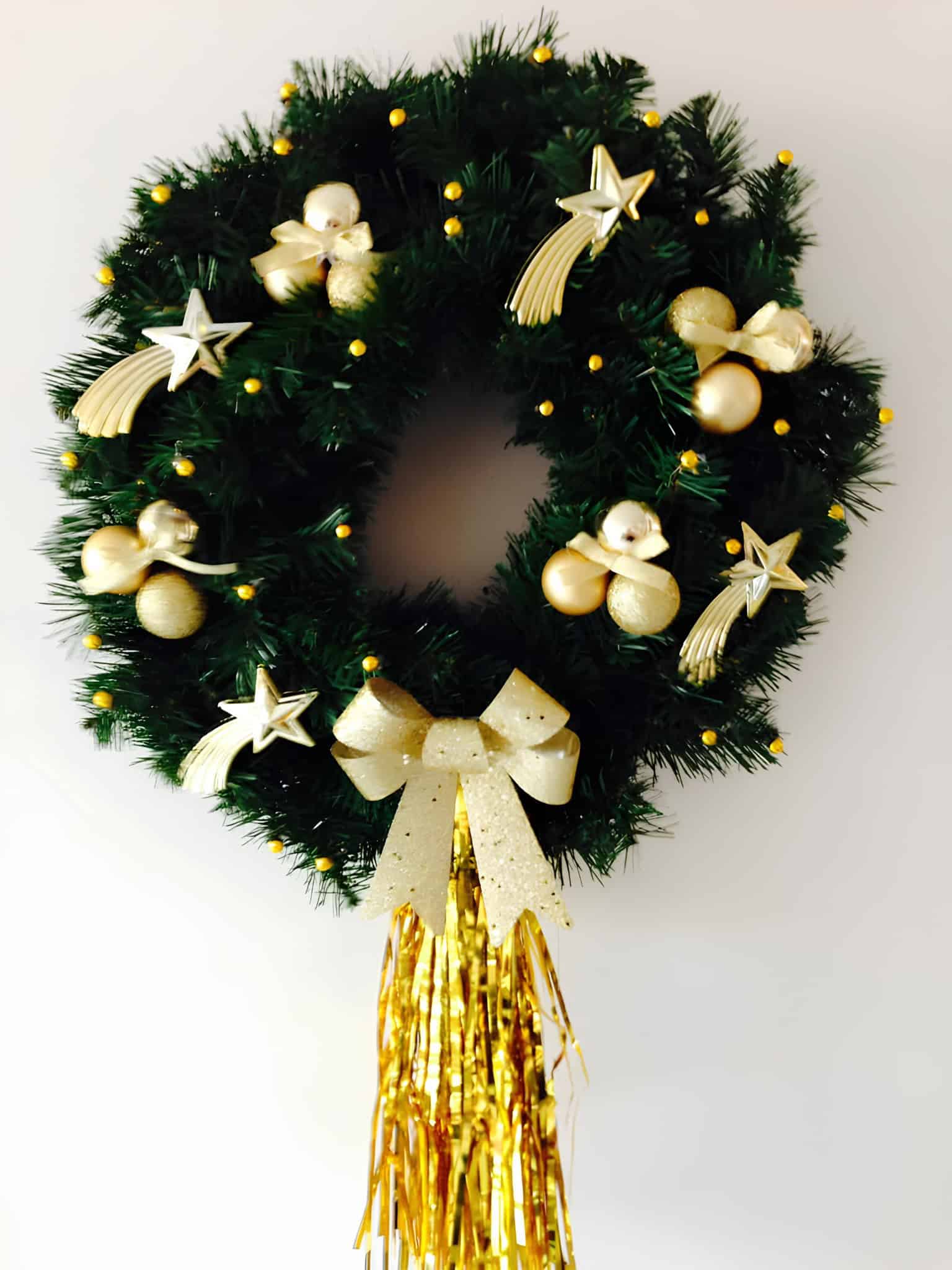 Gold star and bow Christmas wreath with shimmering accents