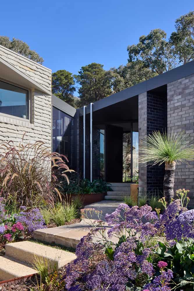 Korinda House Entry Path Planting by Bent Architecture Korinda House by Bent Architecture — entry path with lush planting, Plenty, Victoria