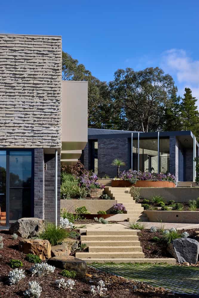 Korinda House Terraced Steps Garden by Bent Architecture Korinda House by Bent Architecture — terraced garden steps in Plenty, Victoria