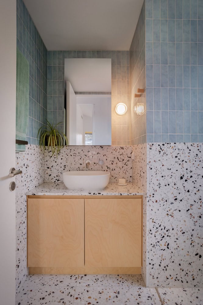 Mahogany House Bathroom Terrazzo and Blue Tiles by R ARCHITECTURE Mahogany House by R ARCHITECTURE, terrazzo bathroom with blue tiles, Mount Waverley, Victoria