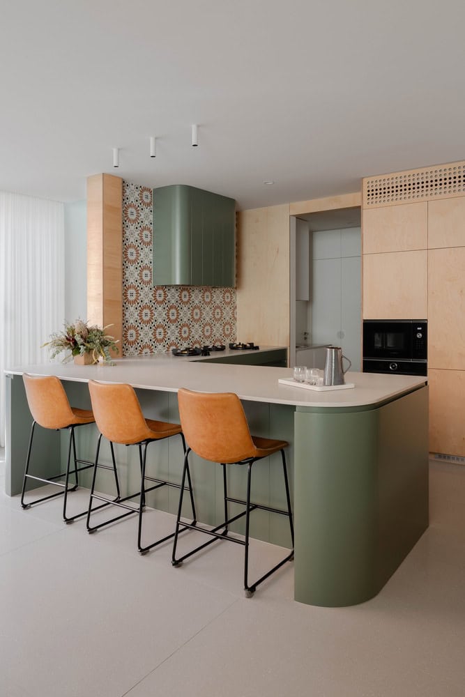 Mahogany House Kitchen Island Green Cabinets by R ARCHITECTURE Mahogany House by R ARCHITECTURE, green kitchen island with tiled backsplash and leather stools, Mount Waverley, Victoria
