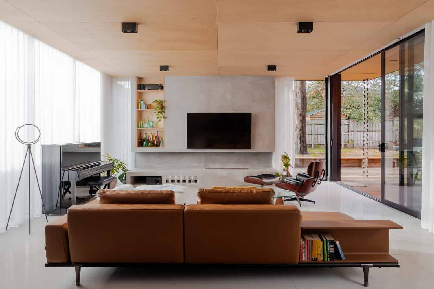 Mahogany House Living Room Full View by R ARCHITECTURE Mahogany House by R ARCHITECTURE, living room with tan sofa and concrete feature wall, Mount Waverley, Victoria