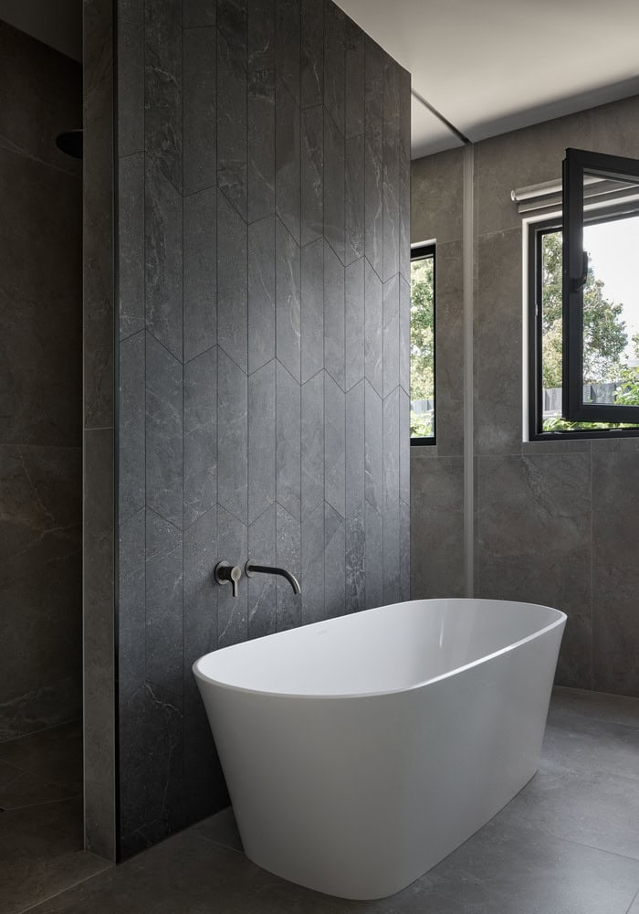 Ripple House Bathroom Freestanding Tub by Atlas Architects Ripple House by Atlas Architects – bathroom freestanding tub, Glen Iris, Victoria