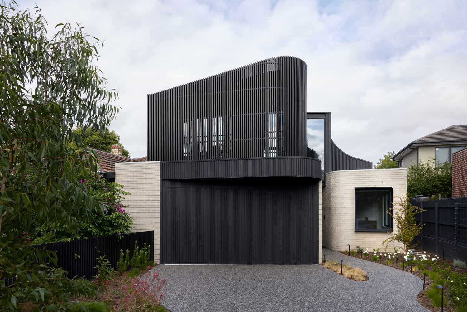 Ripple House Garage and Curved Volume by Atlas Architects Ripple House by Atlas Architects – garage and curved volume, Glen Iris, Victoria