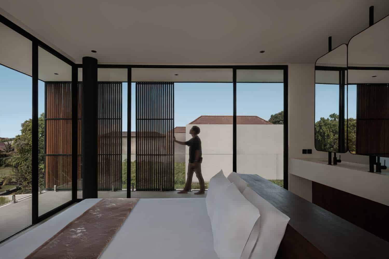 Tapa Villa Bedroom Sliding Screen by Studio Tanama Tapa Villa by Studio Tanama bedroom with sliding wooden screens in Bali, Indonesia