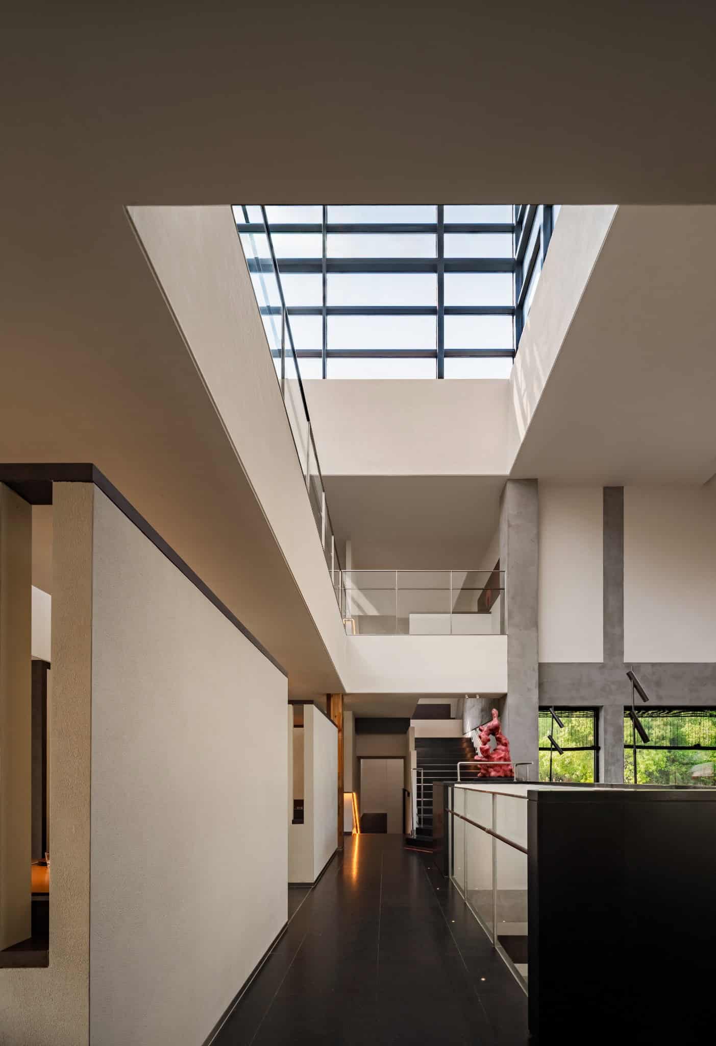 Yang’s Qing Lobster · Bai Jia Hu Store Atrium Corridor View by IN.X Yang’s Qing Lobster · Bai Jia Hu Store by IN.X — atrium corridor view, Nanjing, China