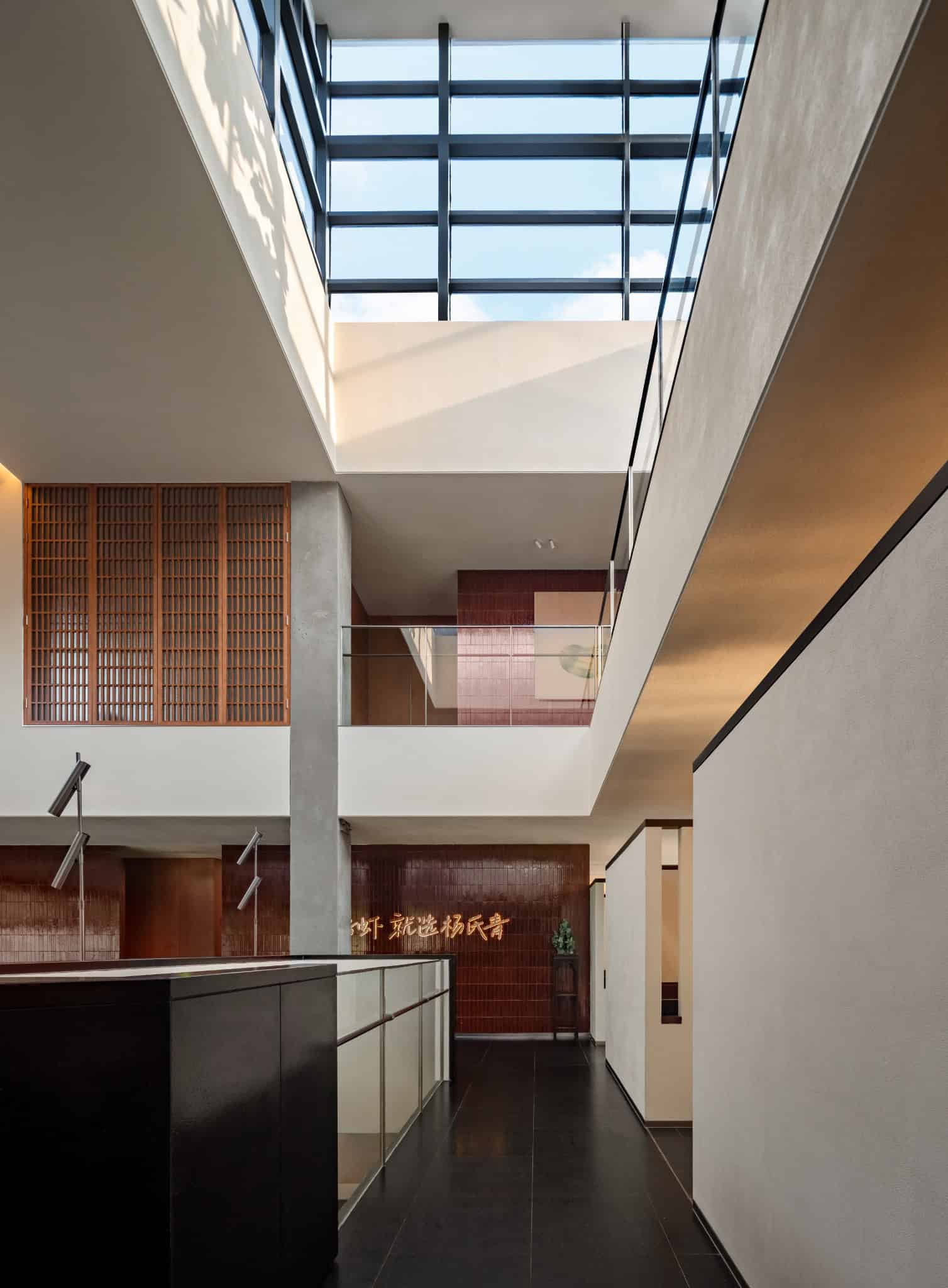 Yang’s Qing Lobster · Bai Jia Hu Store Atrium Skylight Gallery by IN.X Yang’s Qing Lobster · Bai Jia Hu Store by IN.X — atrium skylight gallery, Nanjing, China