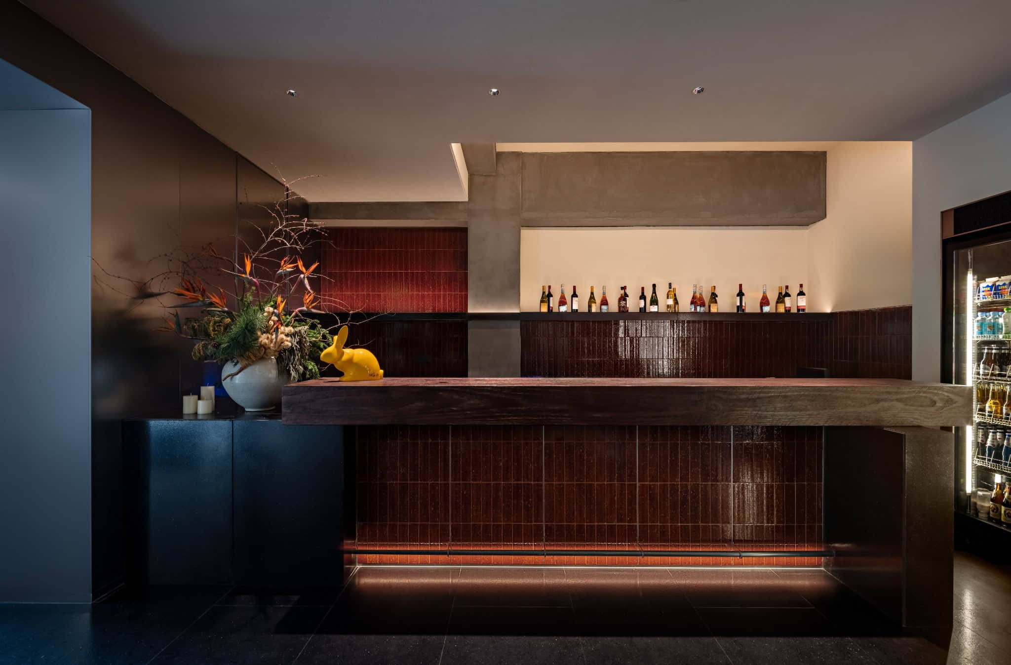 Yang’s Qing Lobster · Bai Jia Hu Store Bar Counter Interior by IN.X Yang’s Qing Lobster · Bai Jia Hu Store by IN.X — bar counter interior, Nanjing, China