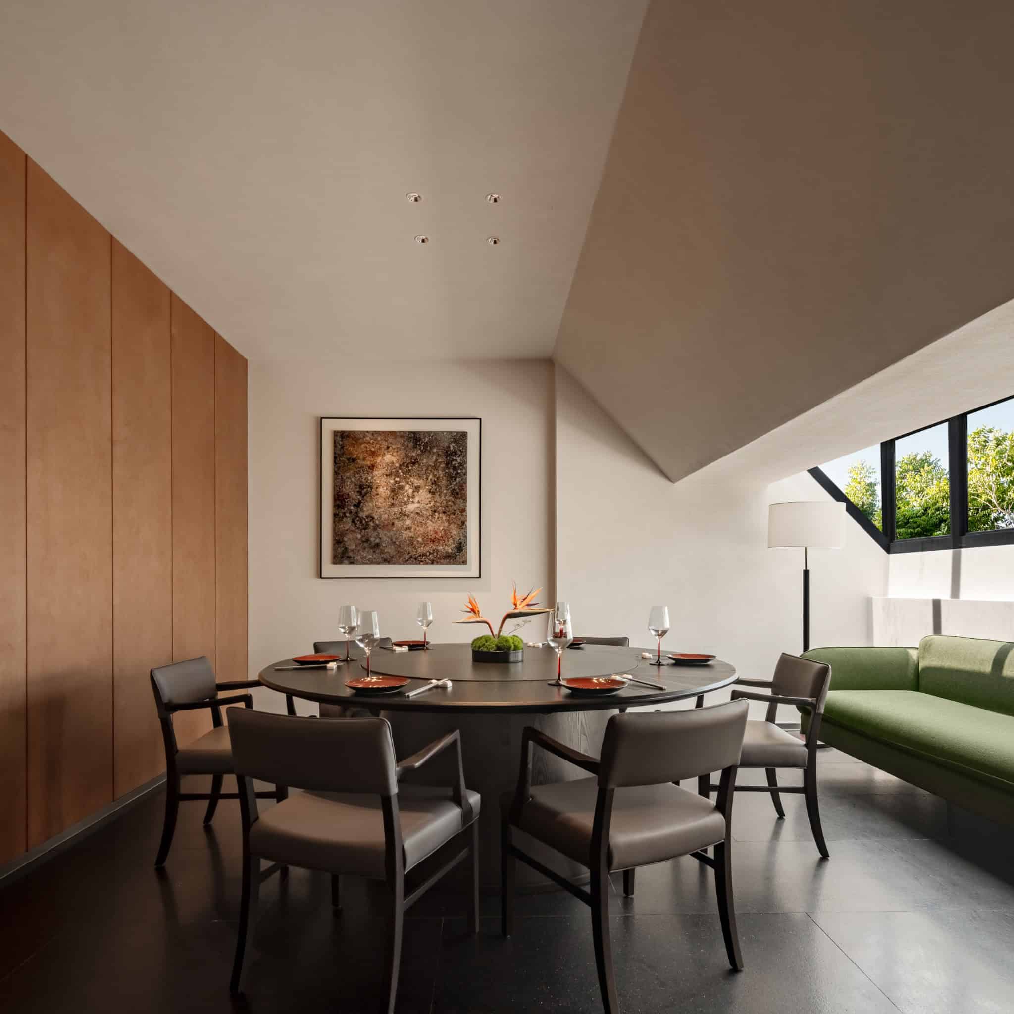 Yang’s Qing Lobster · Bai Jia Hu Store Private Dining Lounge by IN.X Yang’s Qing Lobster · Bai Jia Hu Store by IN.X — private dining lounge with green sofa, Nanjing, China