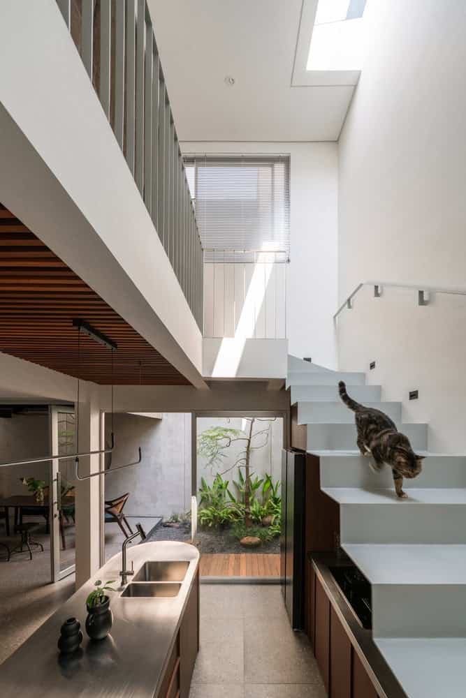 10º House by STUDIE, stair void with indoor garden in Jakarta, Indonesia