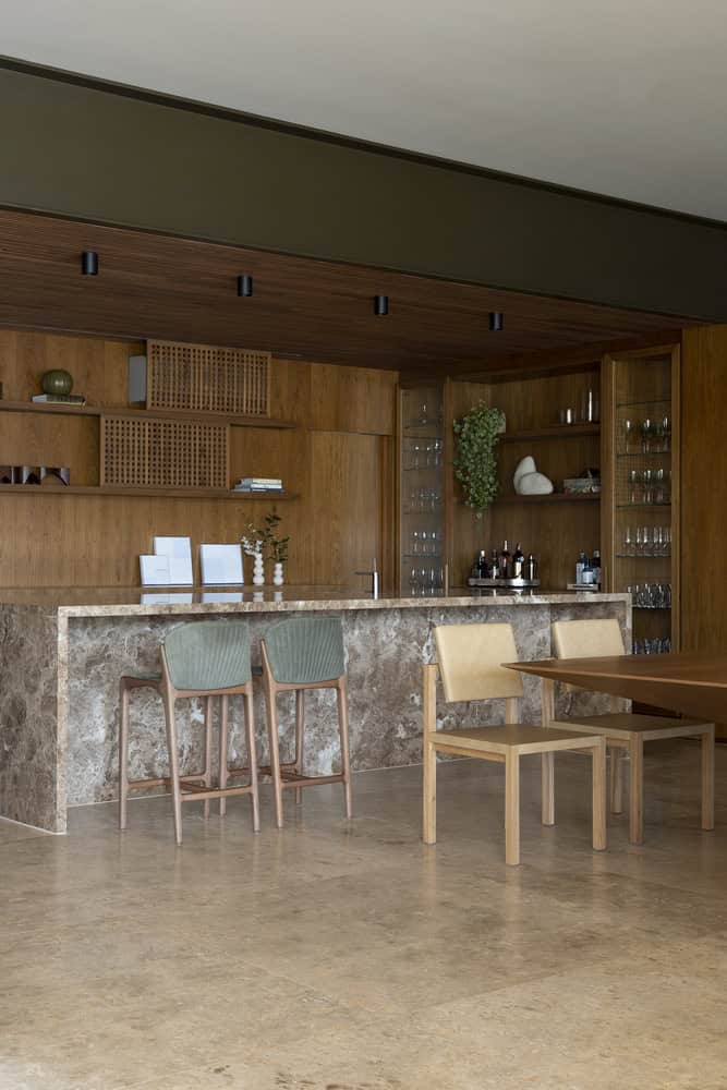 Bar counter interior at FE House designed by N2B Arquitetura