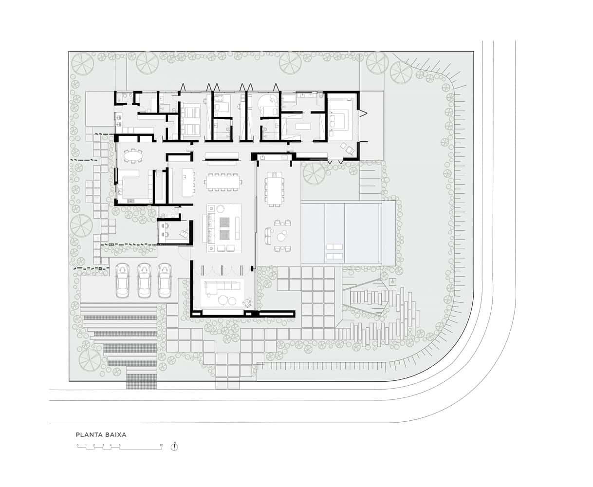 Architectural floor plan of FE House designed by N2B Arquitetura