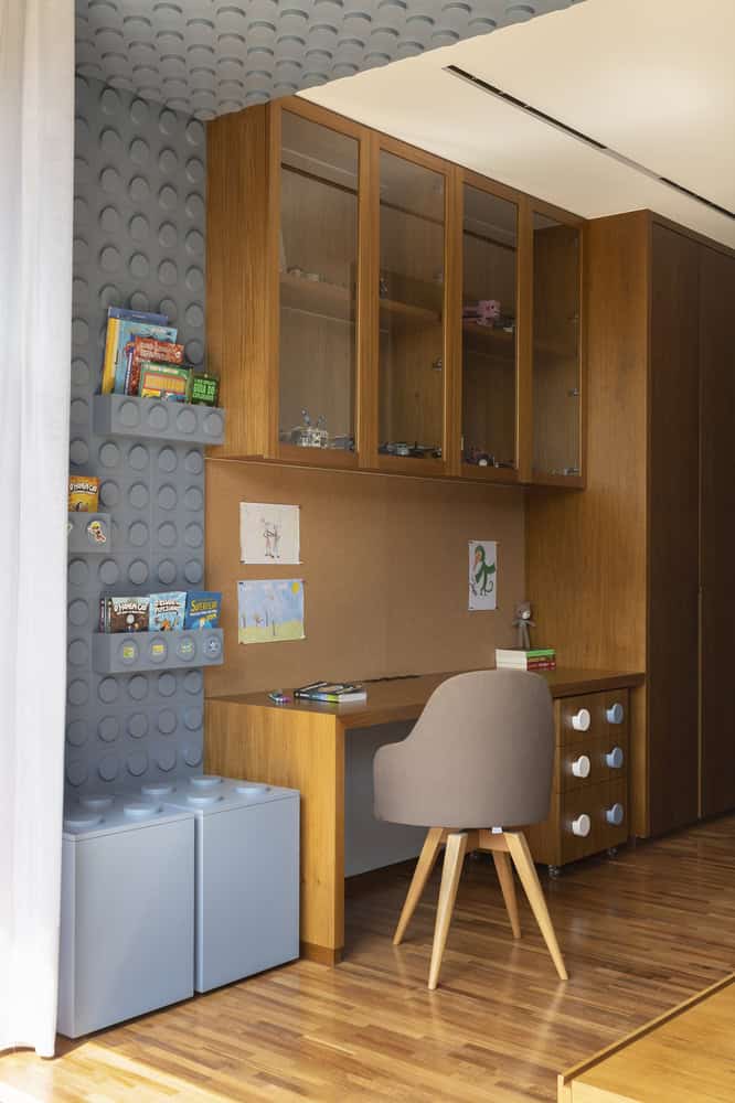 Kids room study area with LEGO wall in FE House by N2B Arquitetura