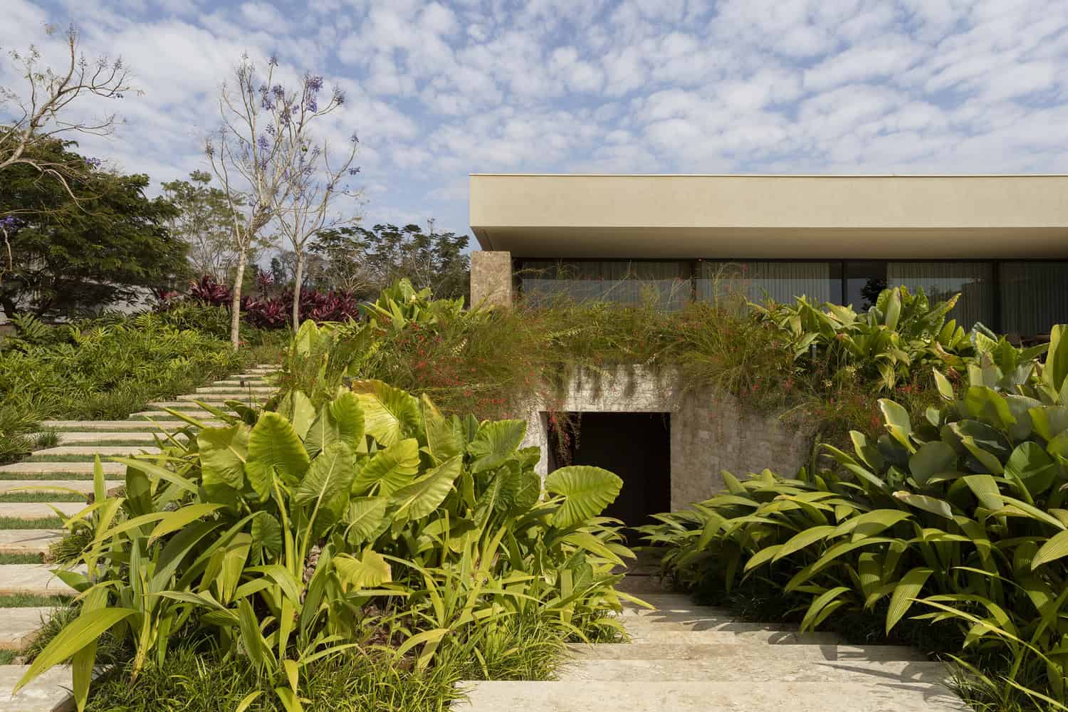FE House by N2B Arquitetura garden steps leading to the main facade in Ribeirão Preto, Brazil