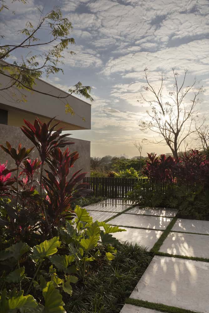 FE House by N2B Arquitetura garden path at sunset in Ribeirão Preto, Brazil