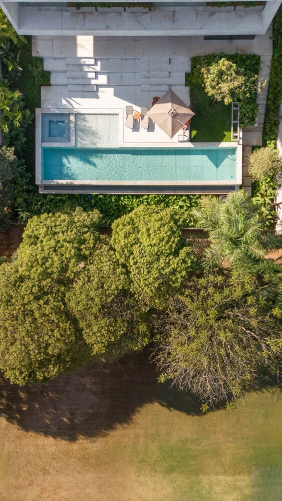 Aerial view of House AL pool, garden, and golf course by N2B Arquitetura in Vila do Golfe, Brazil
