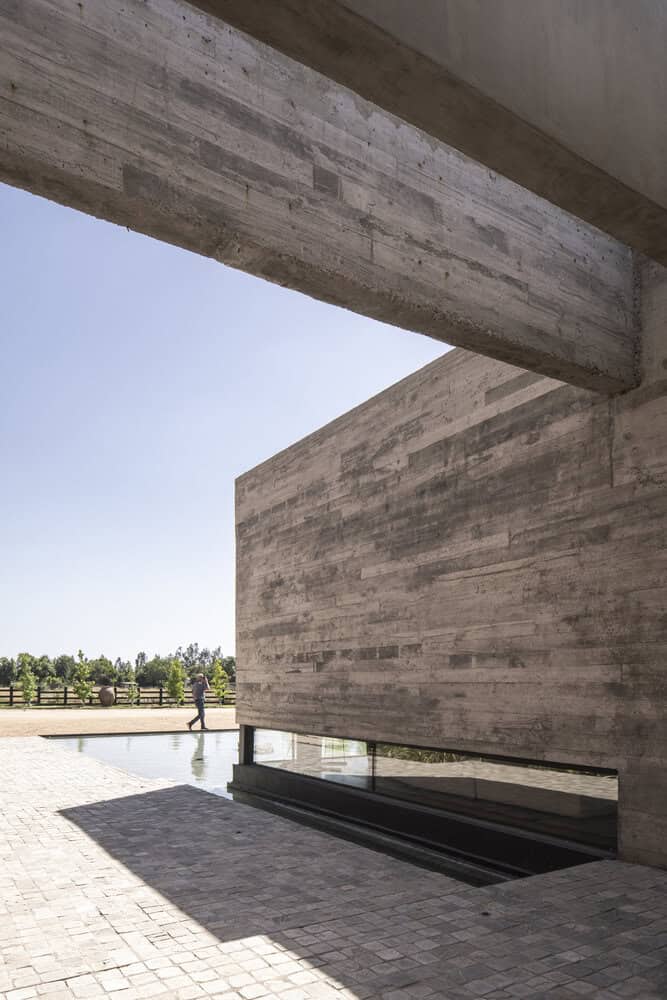 House La Primavera by Nicolas Vicente – beam portal and courtyard, Chile