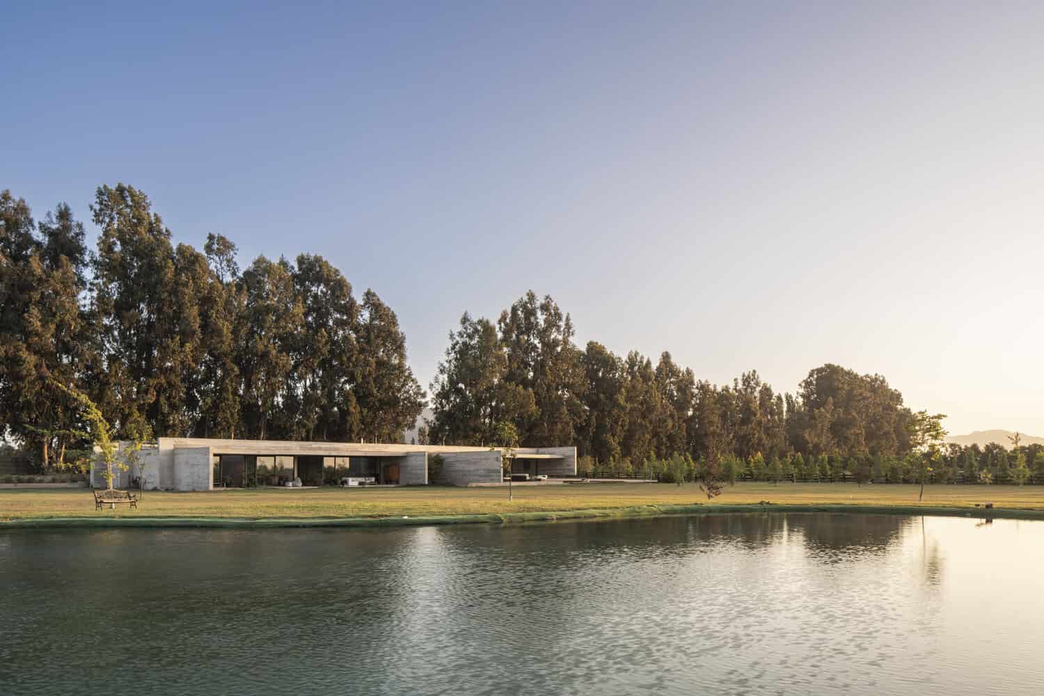 House La Primavera by Nicolas Vicente – elevation from lake, Chile