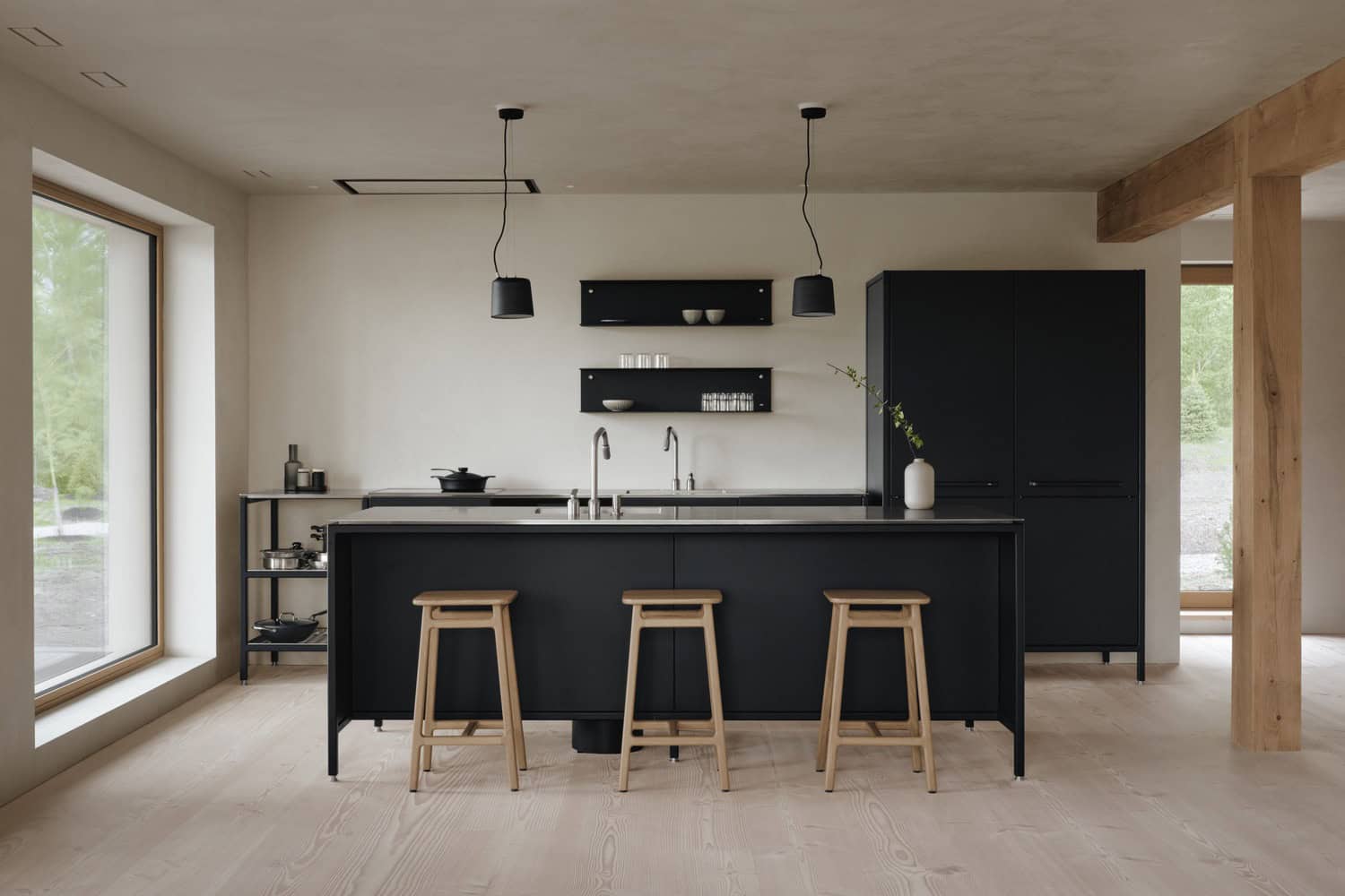 Maison Melba kitchen by Atelier L’Abri with black island, open shelving and wooden bar stools in Frelighsburg, Quebec