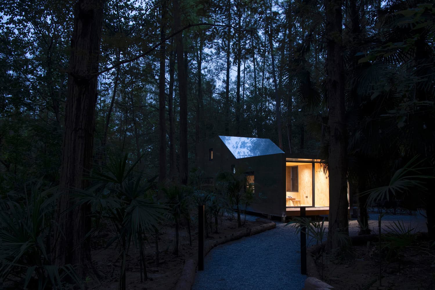 Merryda Wiki World-Secret Camp Night Approach Path by Wiki World + Advanced Architecture Lab Night approach path leading to Merryda Wiki World-Secret Camp by Wiki World + Advanced Architecture Lab in the forest in China