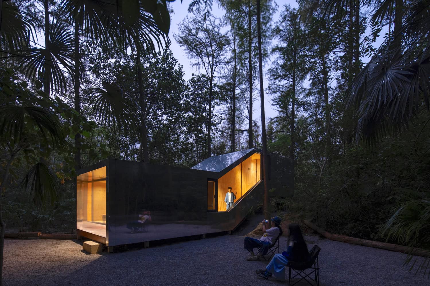 Merryda Wiki World-Secret Camp Night Elevation Campfire by Wiki World + Advanced Architecture Lab Night elevation of Merryda Wiki World-Secret Camp by Wiki World + Advanced Architecture Lab, glowing timber interior and people sitting by the campfire in China