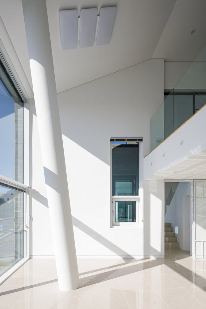 Pacific Residence by Moon Hoon double height lounge filled with daylight in Seogwipo