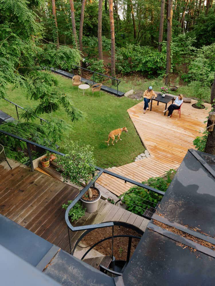 Garden and timber deck of Skubianka House by SZCZ Jakub Szczesny in Skubianka