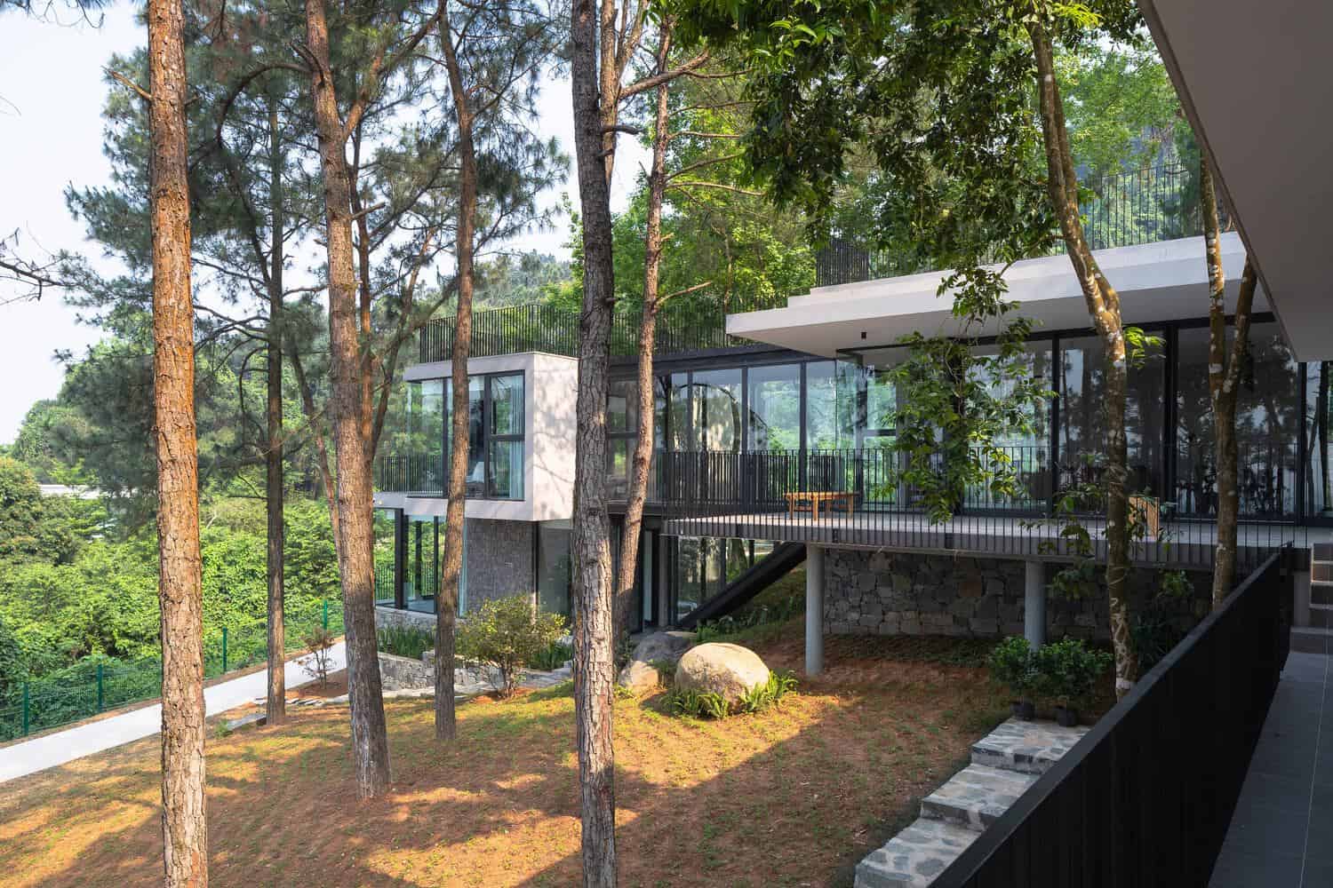 Tam Dao Retreat House by Idee architects elevated glass wings around forest courtyard in Tam Dao, Vietnam