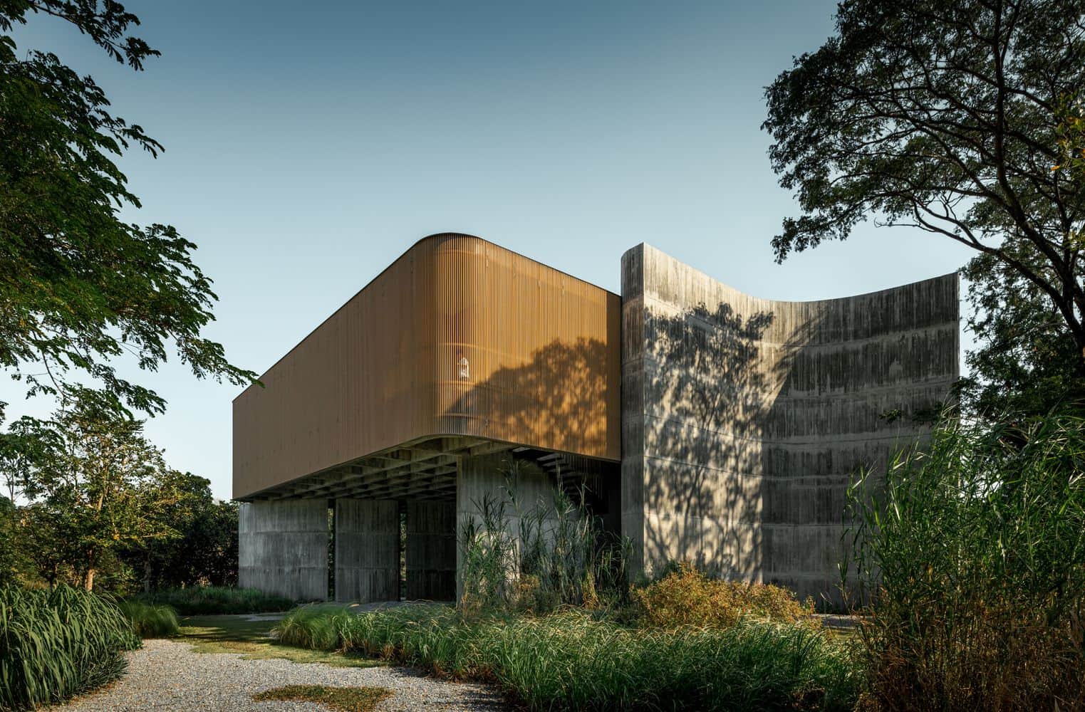 Curved corner volume of W House II by IDIN Architects in Thailand