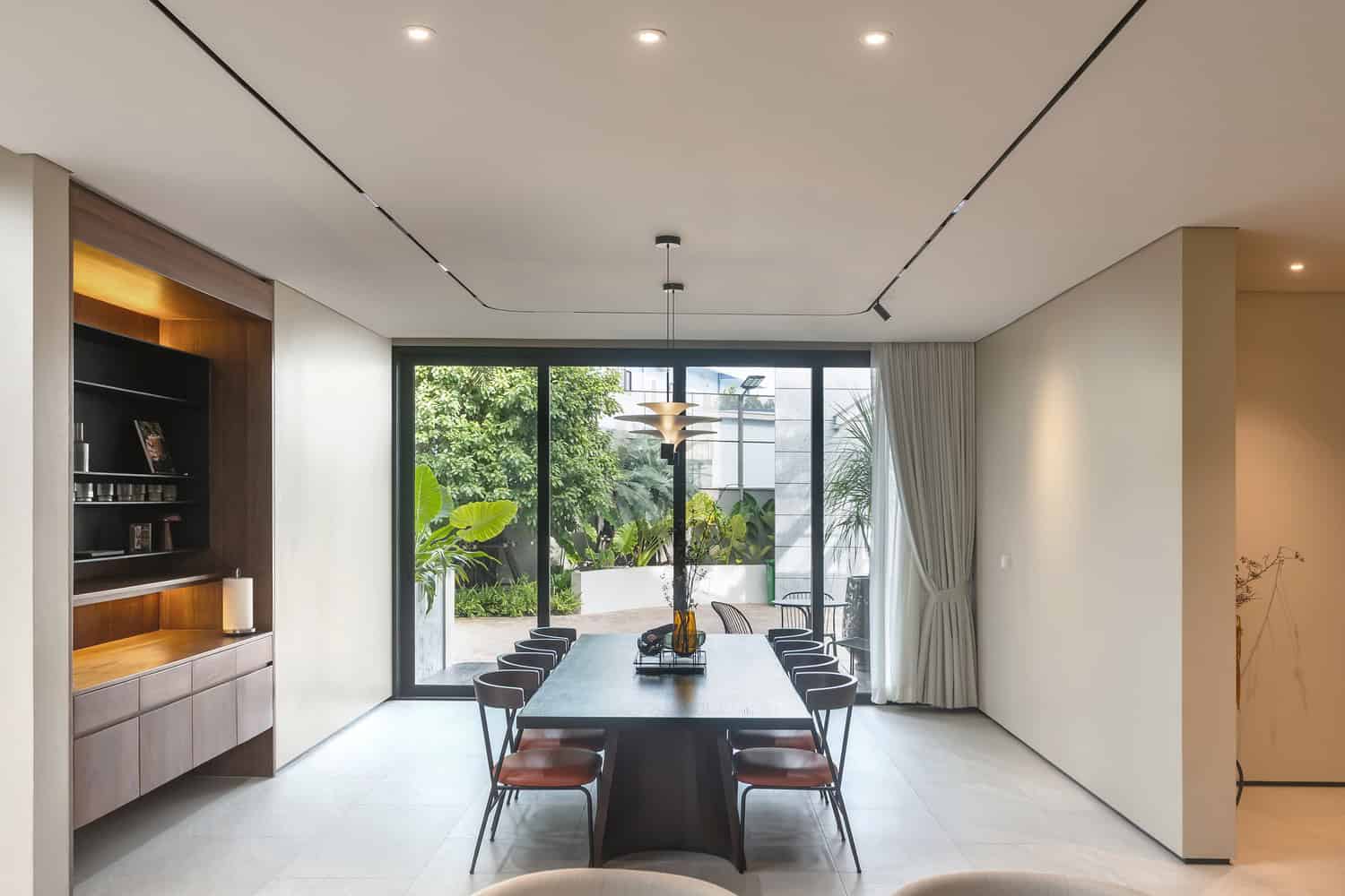 Wat Bo House by UAD Architects mezzanine lounge and circulation overlooking the living space in Cambodia